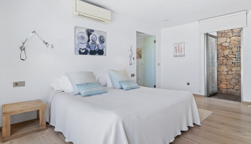 Resa Estates Ivy Cala Tarida Ibiza  luxe woning villa for rent te huur house bedroom 11.png